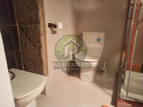 Encantadora casa de piedra reformada con finca y porche - entorno tranquilo y bien comunicado