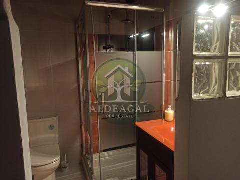 Encantadora casa de piedra reformada con finca y porche - entorno tranquilo y bien comunicado