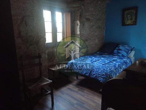 Encantadora casa de piedra reformada con finca y porche - entorno tranquilo y bien comunicado