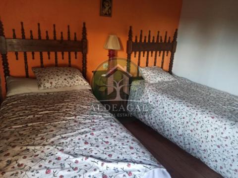 Encantadora casa de piedra reformada con finca y porche - entorno tranquilo y bien comunicado