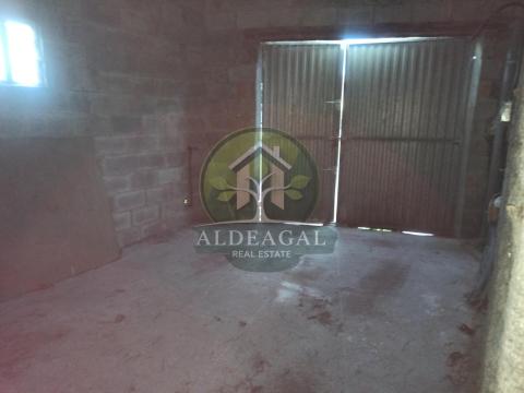 Encantadora casa de piedra reformada con finca y porche - entorno tranquilo y bien comunicado