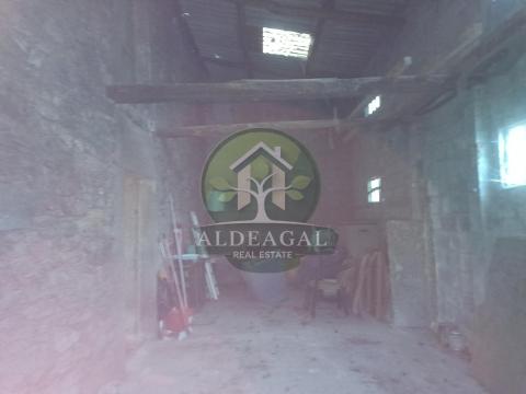 Encantadora casa de piedra reformada con finca y porche - entorno tranquilo y bien comunicado