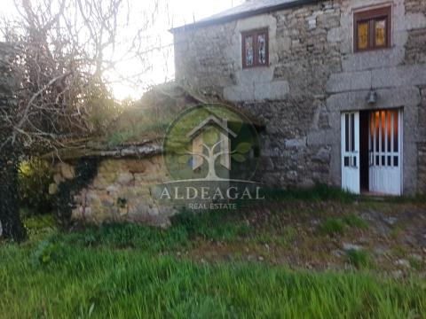 Encantadora casa de piedra reformada con finca y porche - entorno tranquilo y bien comunicado