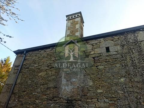 Encantadora casa de piedra reformada con finca y porche - entorno tranquilo y bien comunicado
