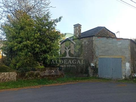 Encantadora casa de piedra reformada con finca y porche - entorno tranquilo y bien comunicado