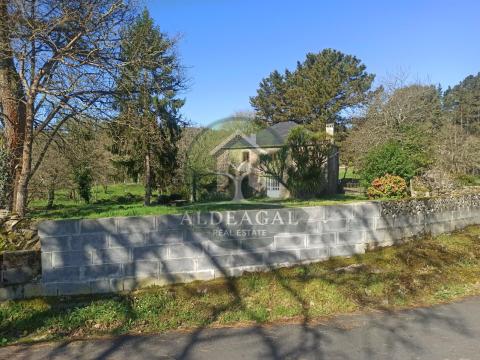 Encantadora casa de piedra reformada con finca y porche - entorno tranquilo y bien comunicado