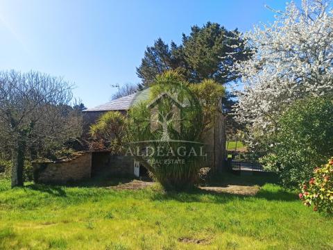 Encantadora casa de piedra reformada con finca y porche - entorno tranquilo y bien comunicado