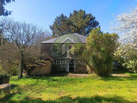 Encantadora casa de piedra reformada con finca y porche - entorno tranquilo y bien comunicado