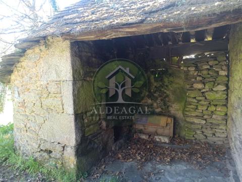 Encantadora casa de piedra reformada con finca y porche - entorno tranquilo y bien comunicado
