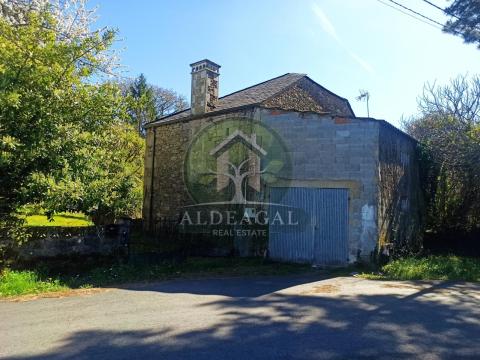 Encantadora casa de piedra reformada con finca y porche - entorno tranquilo y bien comunicado